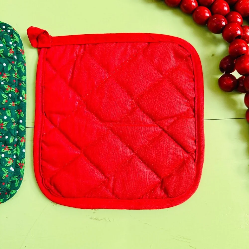 Vintage Christmas Potholder Set Holiday at Home Country Kitchen Quilted Pair